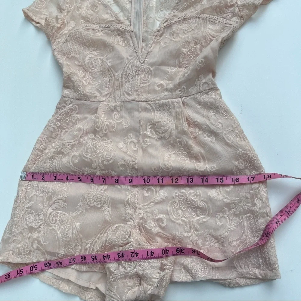 Forever 21 Beige Lace Romper Womens S Y2K Coquette Fairy Whimsical Babydoll Boho